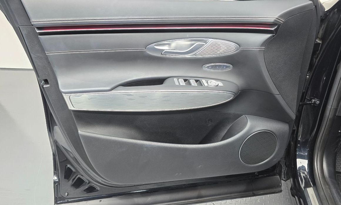 Genesis GV70 2025