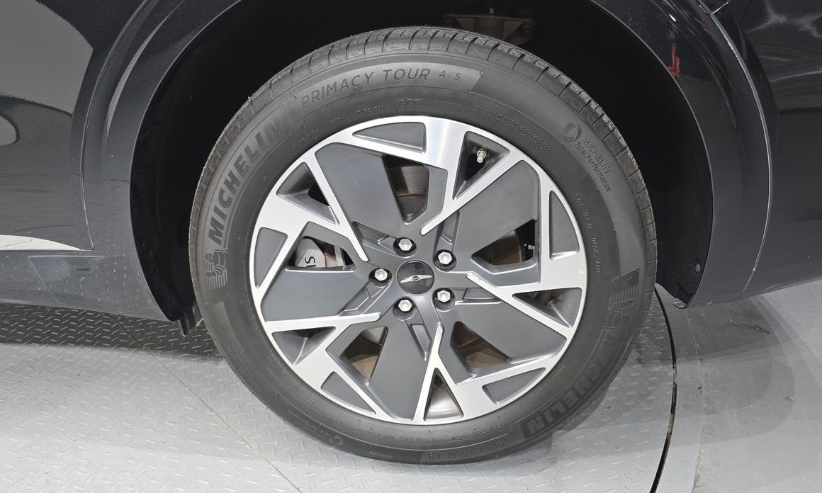 Genesis GV70 2025