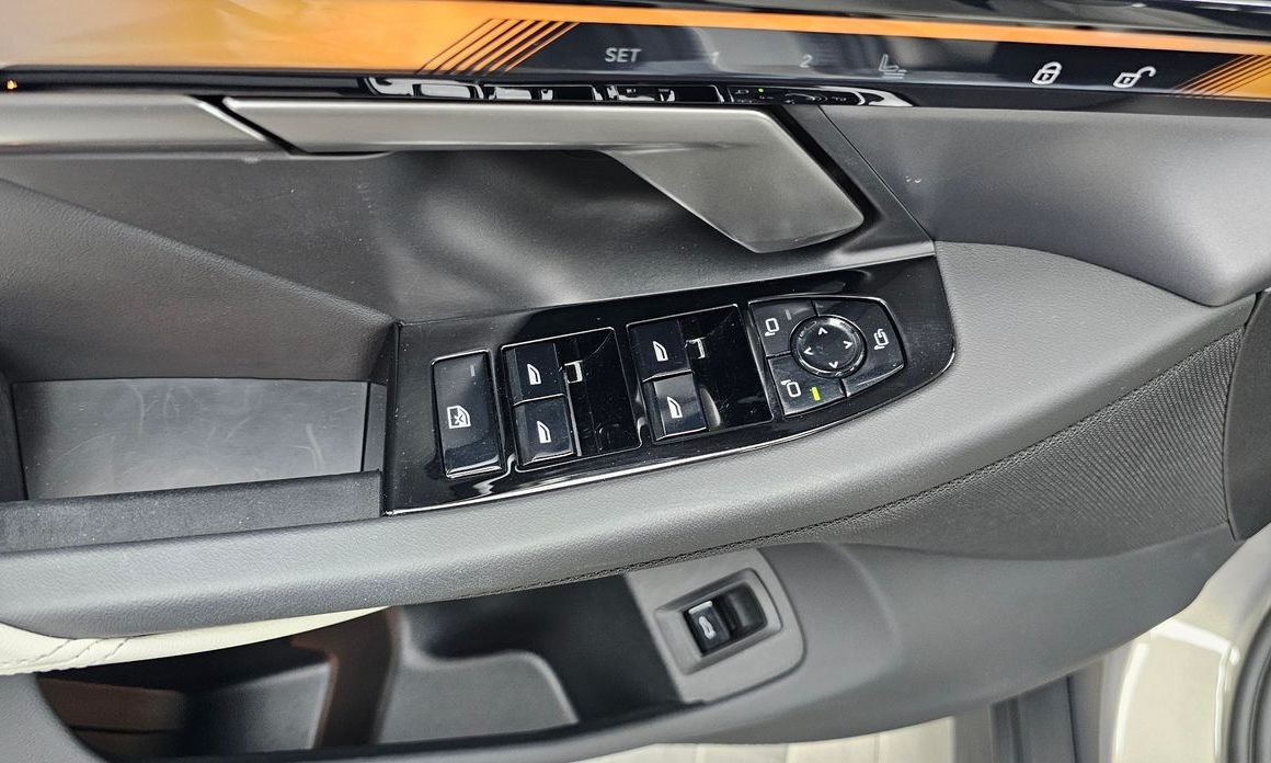 BMW 5-Series 2025