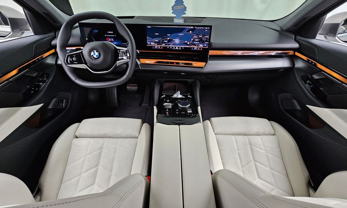 BMW 5-Series 2025