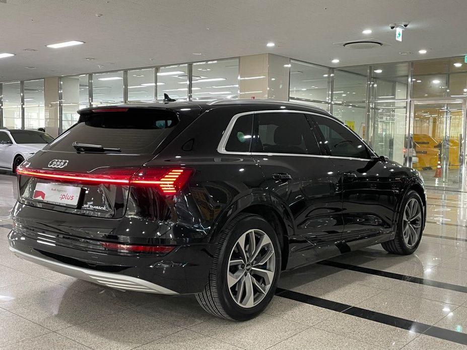 Audi e-tron 2022
