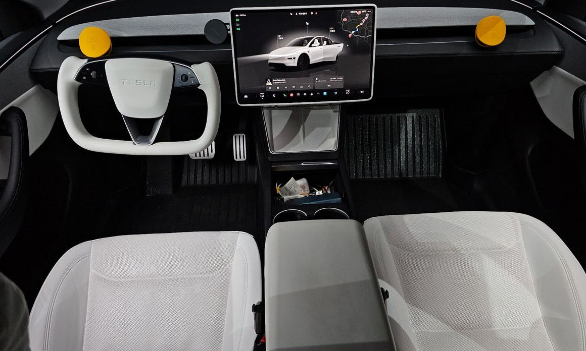 Tesla Model Y 2025