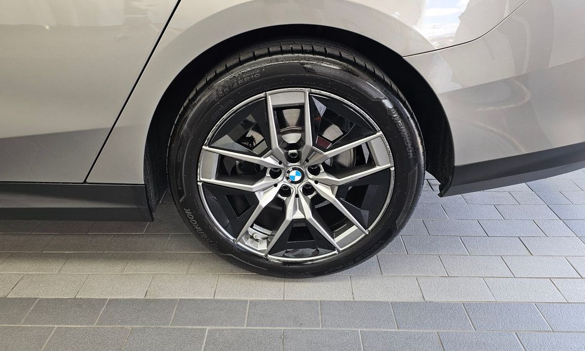 BMW 5-Series 2025