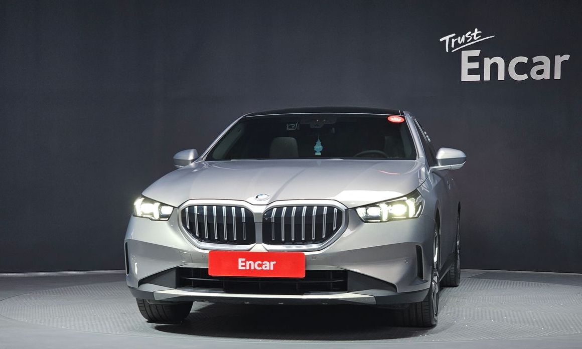 BMW 5-Series 2025
