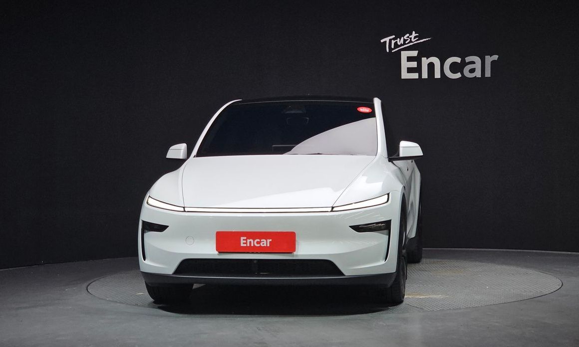 Tesla Model Y 2025