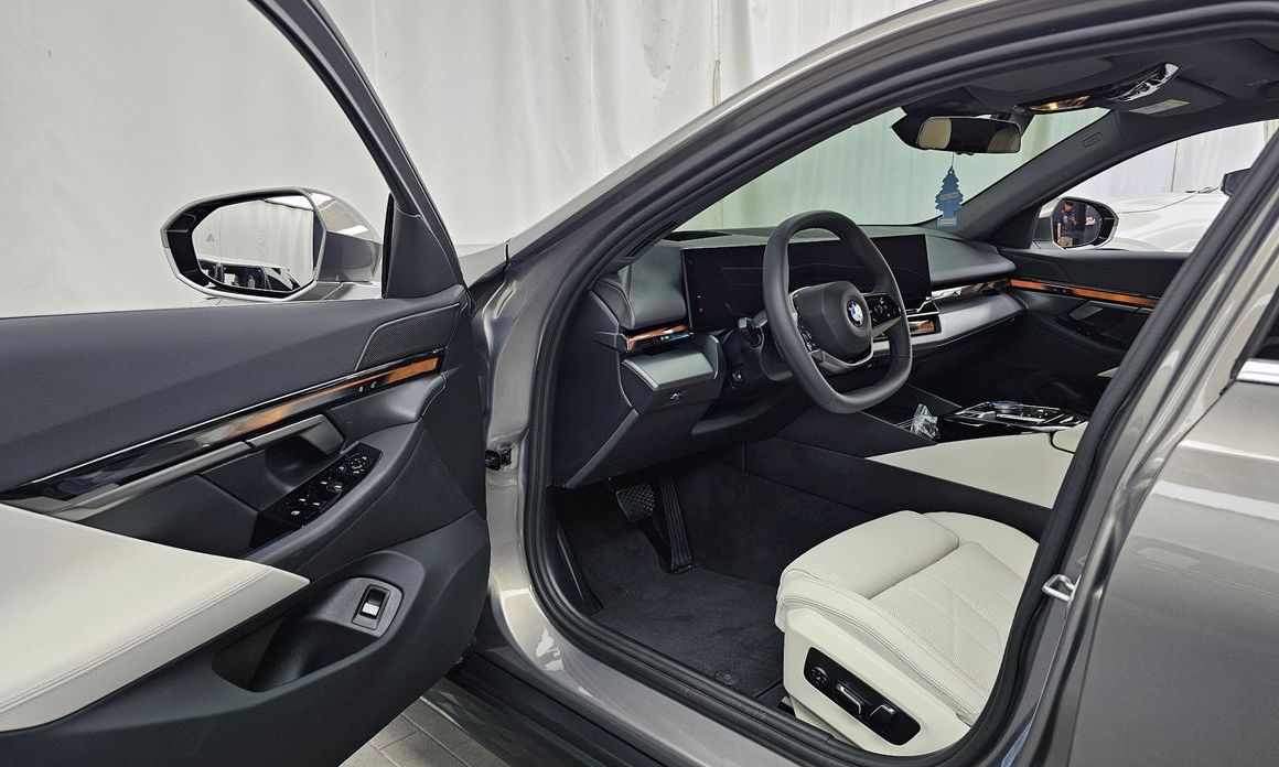 BMW 5-Series 2025