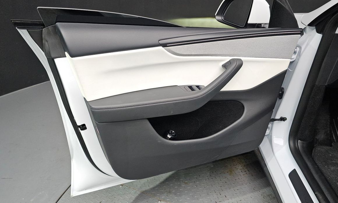 Tesla Model Y 2025