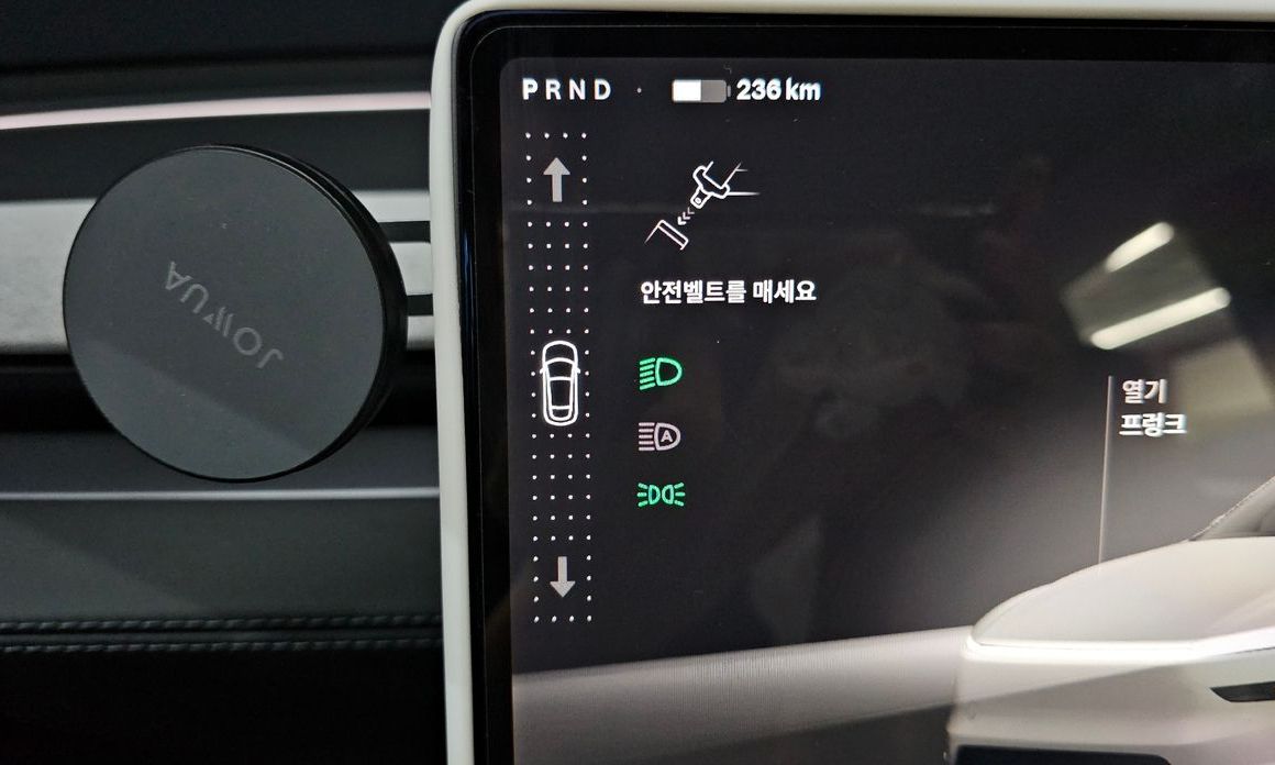 Tesla Model Y 2025