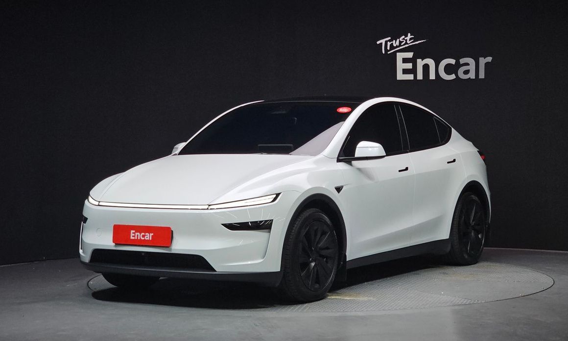 Tesla Model Y 2025