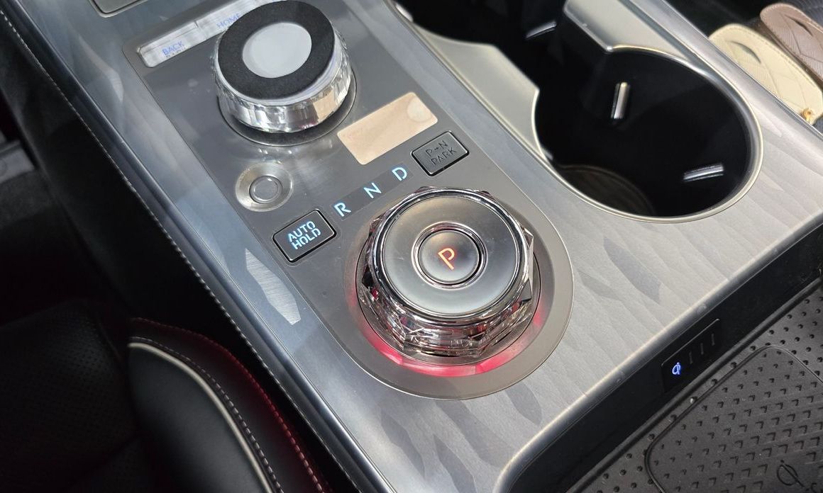 Genesis GV70 2025