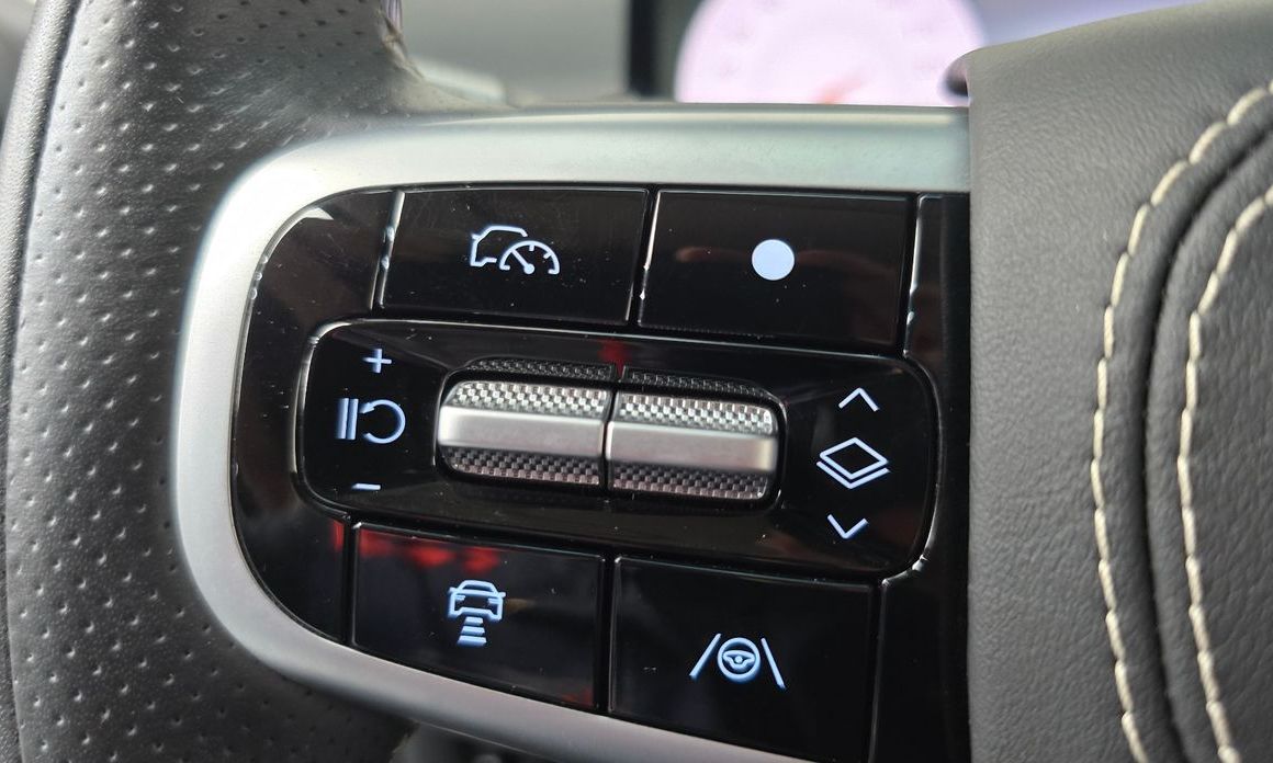Genesis GV70 2025