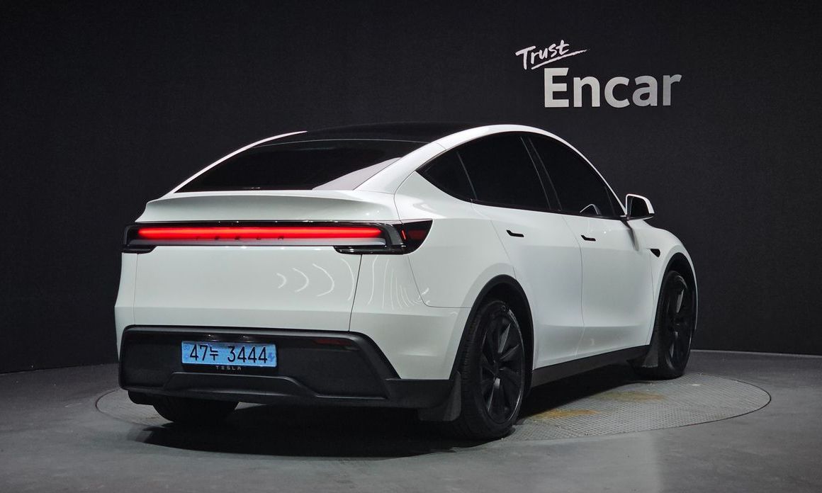 Tesla Model Y 2025