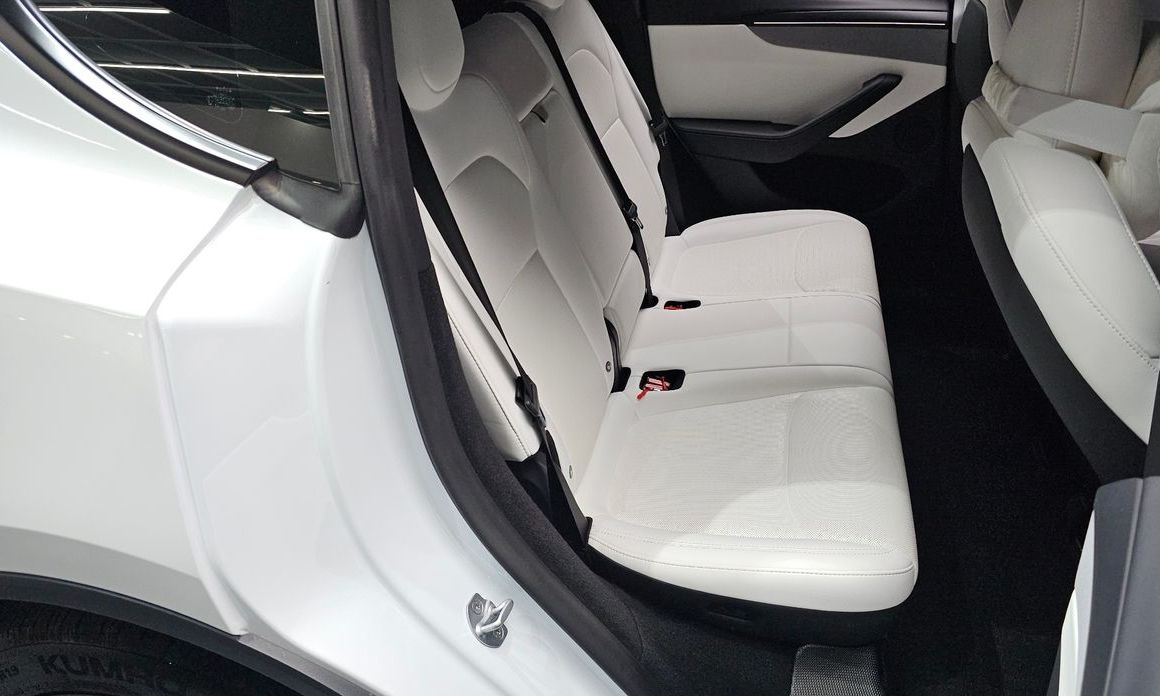 Tesla Model Y 2025