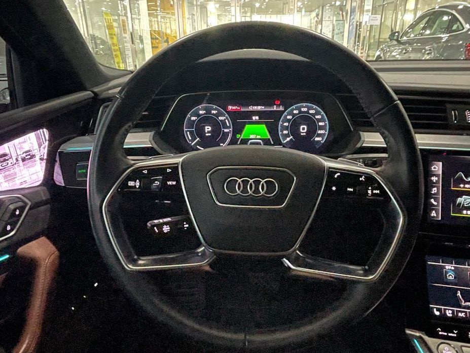 Audi e-tron 2022