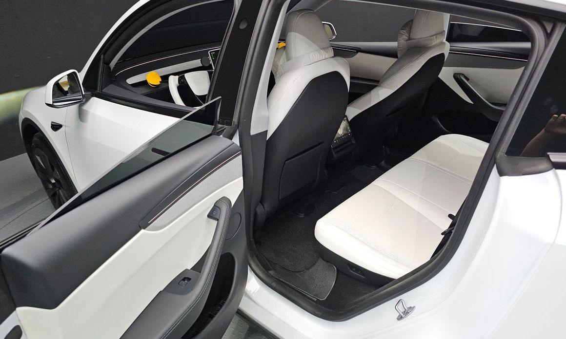 Tesla Model Y 2025
