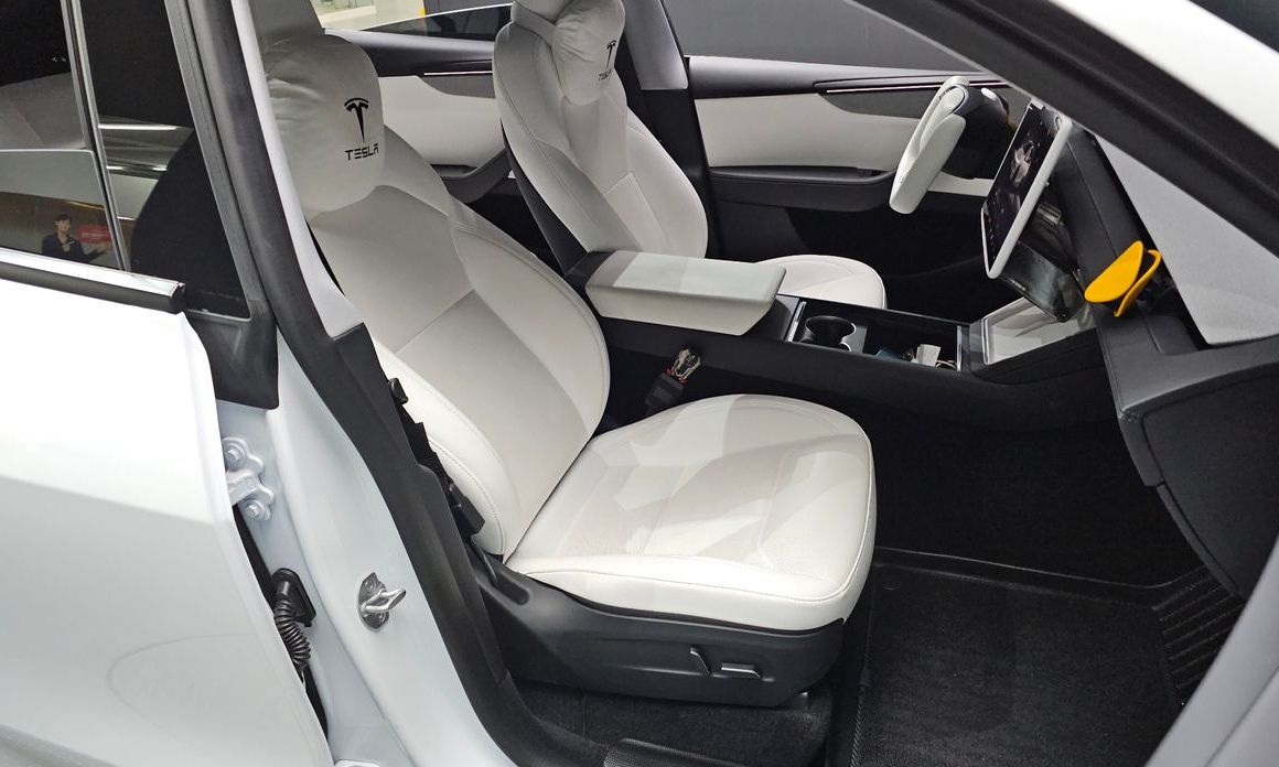 Tesla Model Y 2025