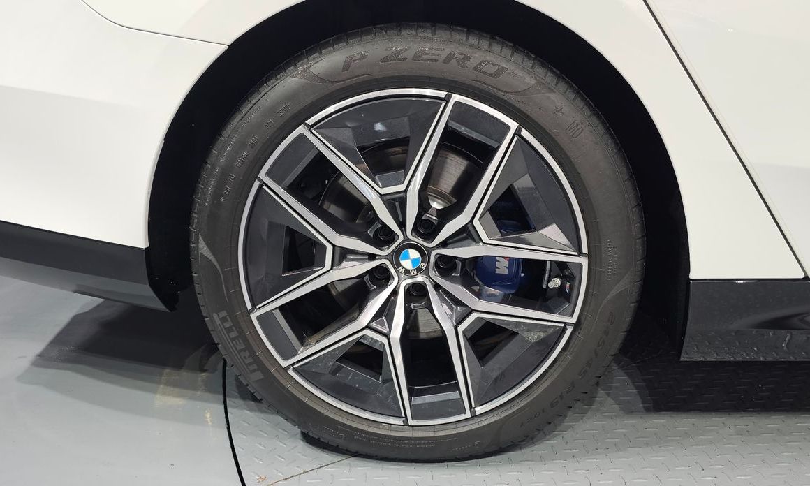 BMW 5-Series 2025