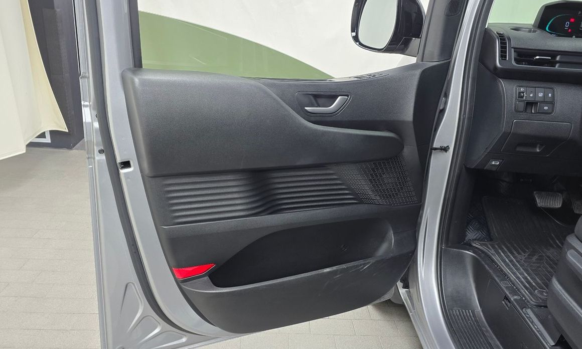 Hyundai Staria 2025