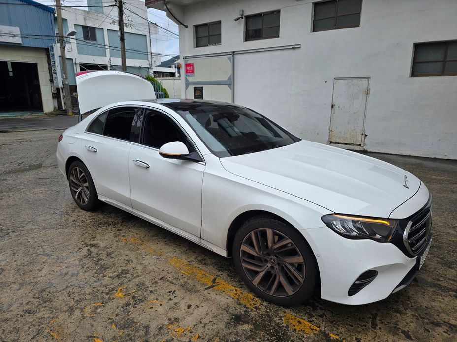 Mercedes-Benz E-Class 2024