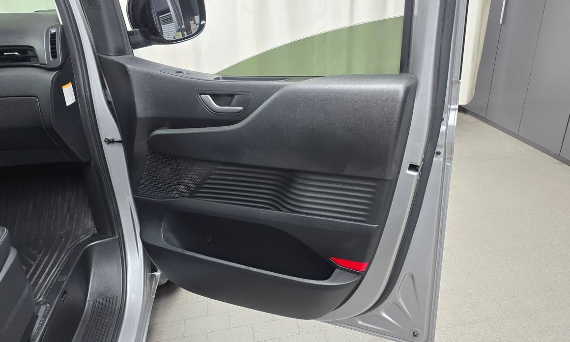 Hyundai Staria 2025