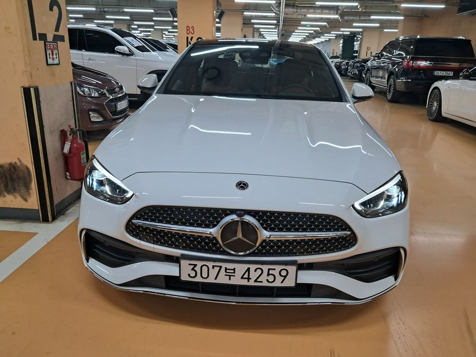 Mercedes-Benz C-Class 2025