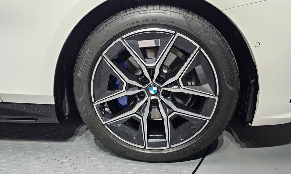 BMW 5-Series 2025