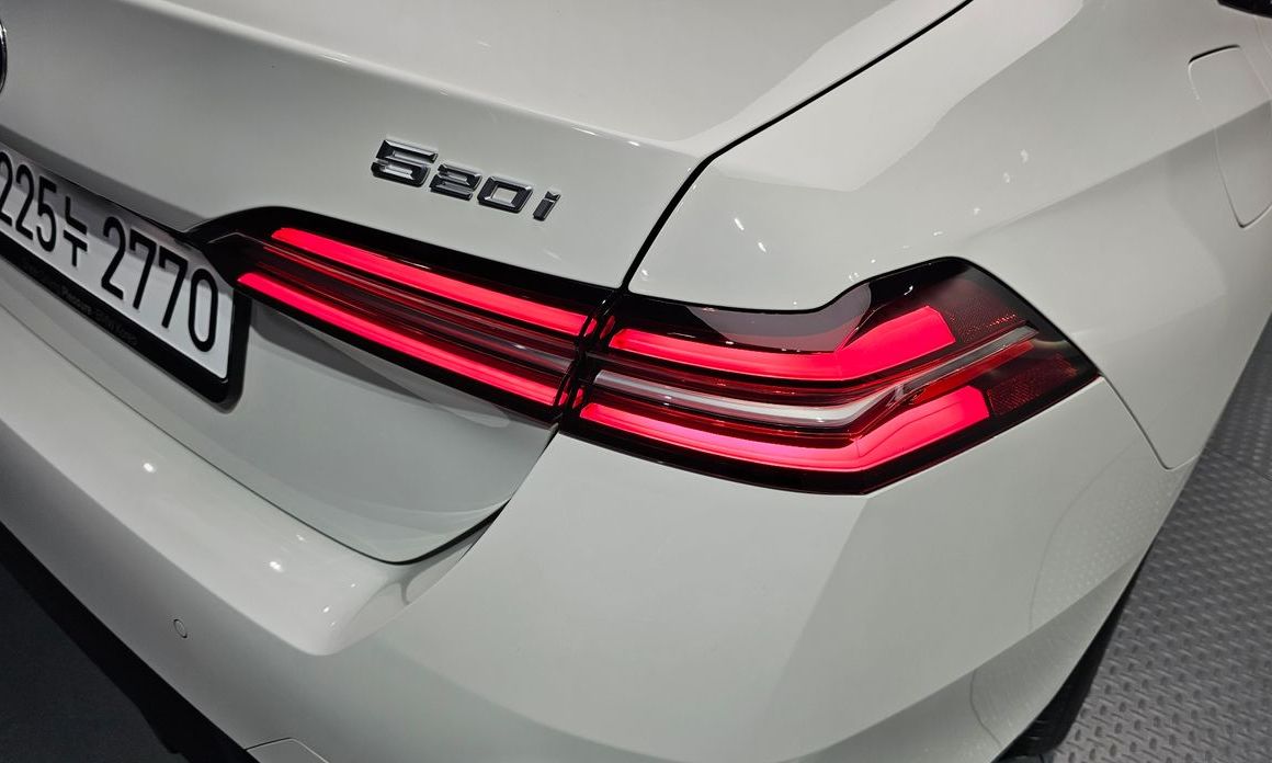 BMW 5-Series 2025