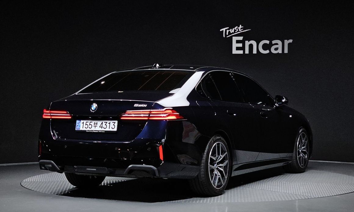 BMW 5-Series 2024