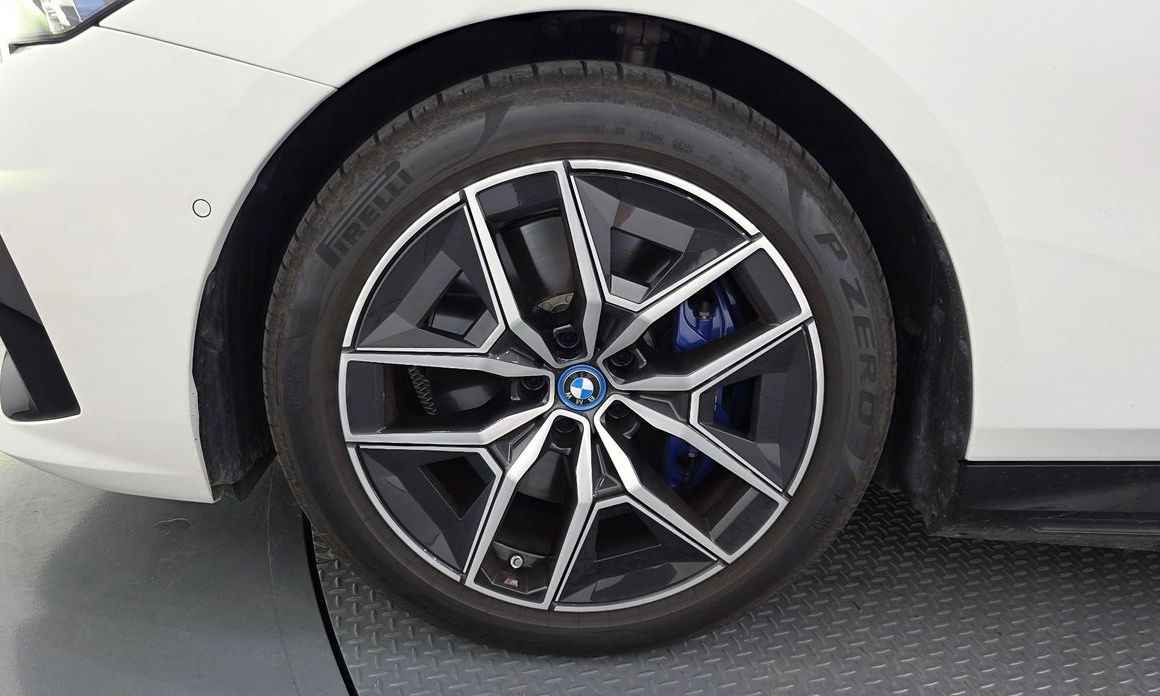 BMW i5 2025