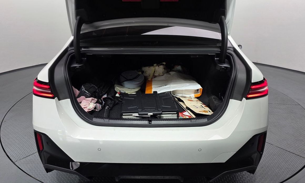 BMW i5 2025
