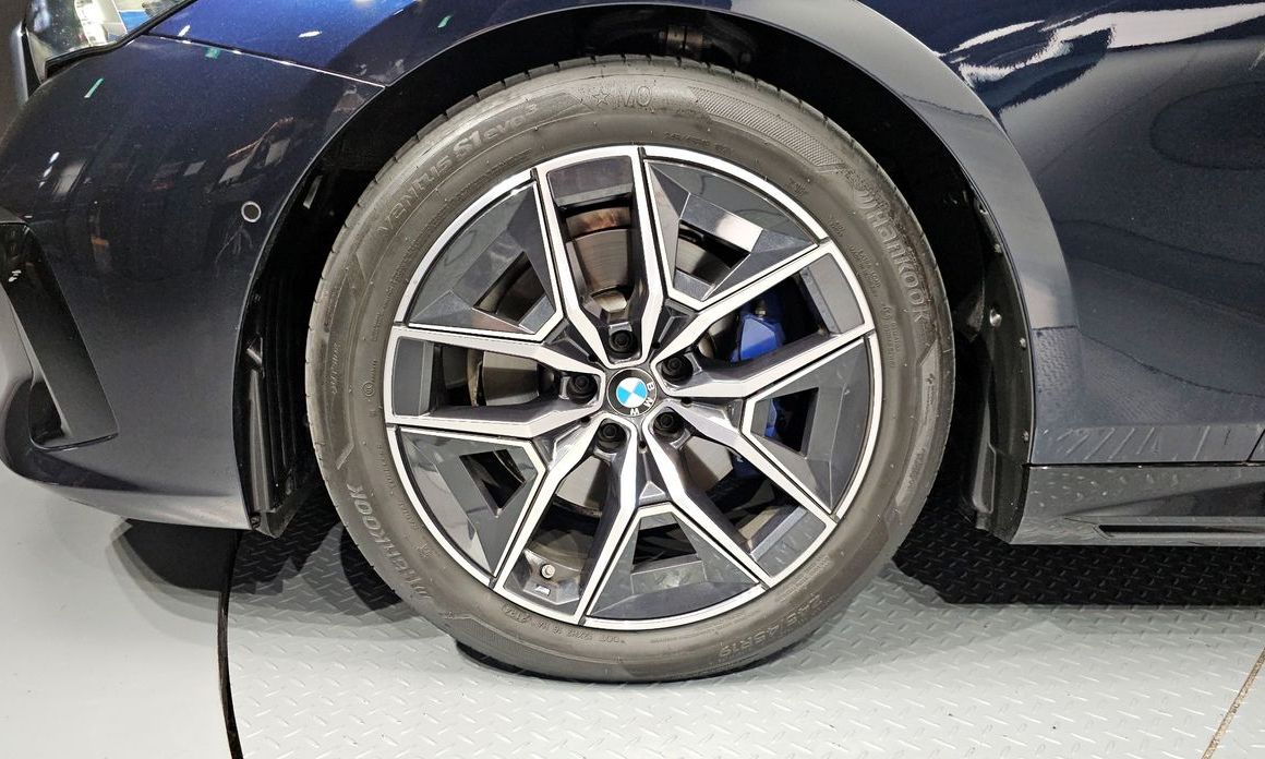 BMW 5-Series 2024