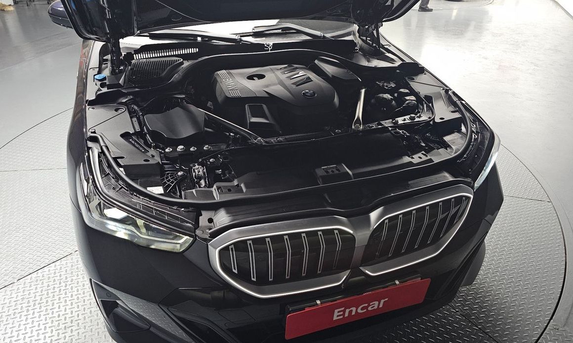 BMW 5-Series 2025