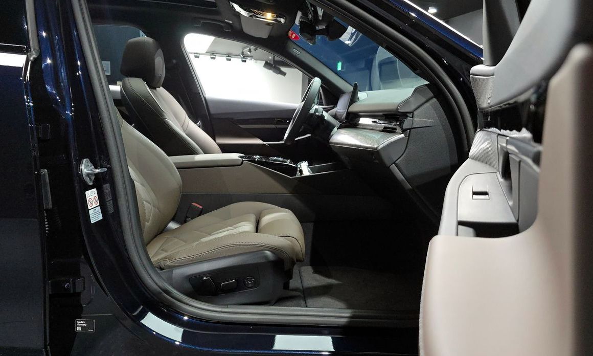 BMW 5-Series 2024