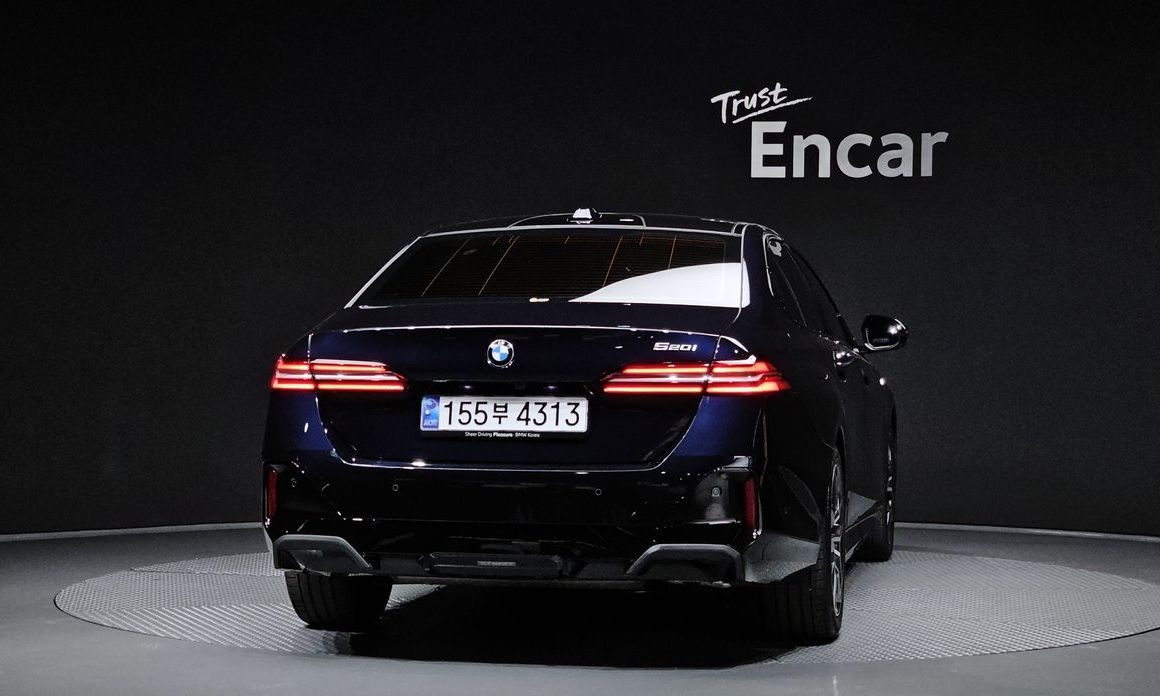 BMW 5-Series 2024