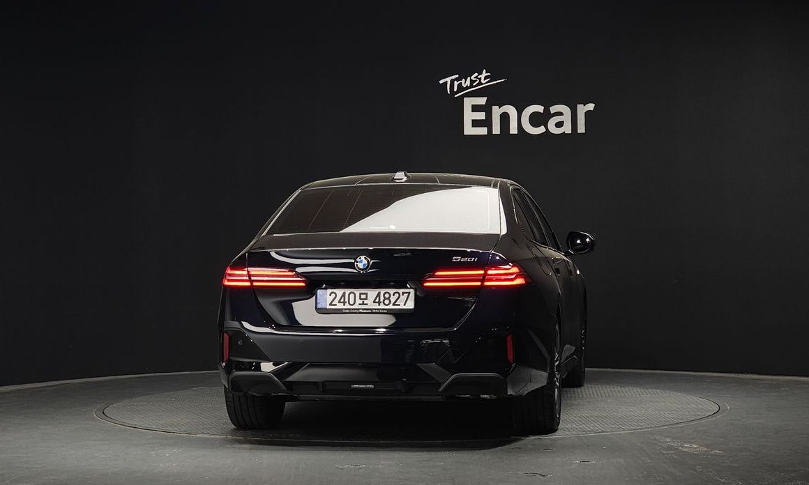 BMW 5-Series 2025