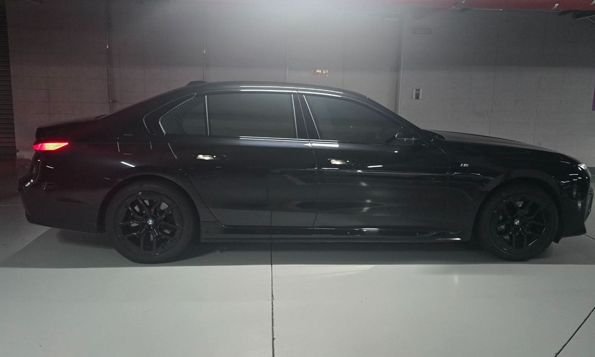 BMW i7 2024