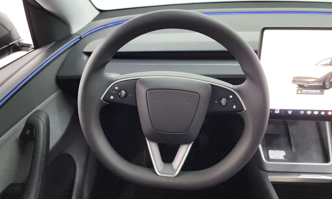 Tesla Model Y 2025