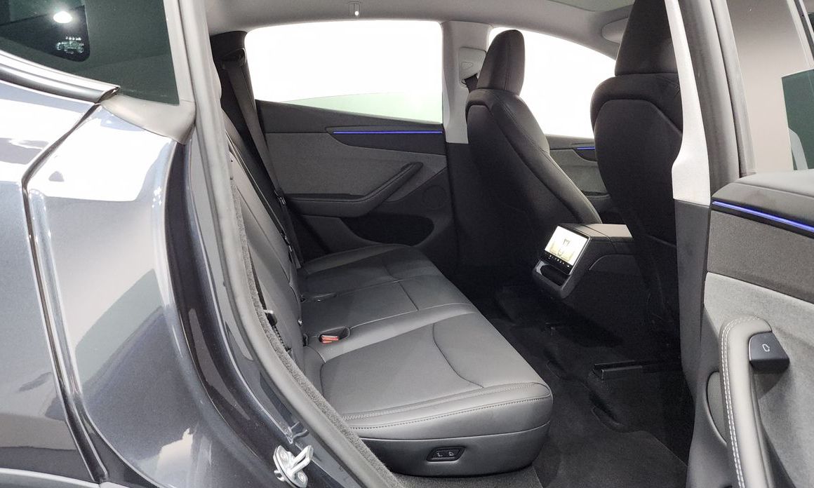 Tesla Model Y 2025