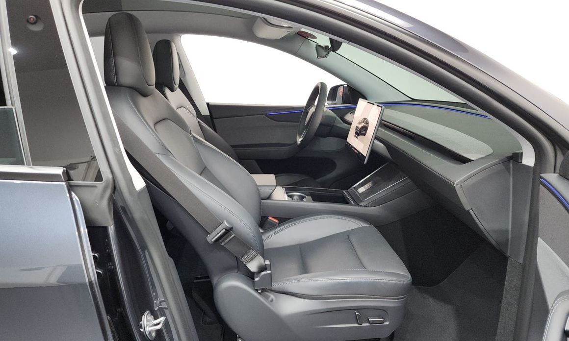 Tesla Model Y 2025