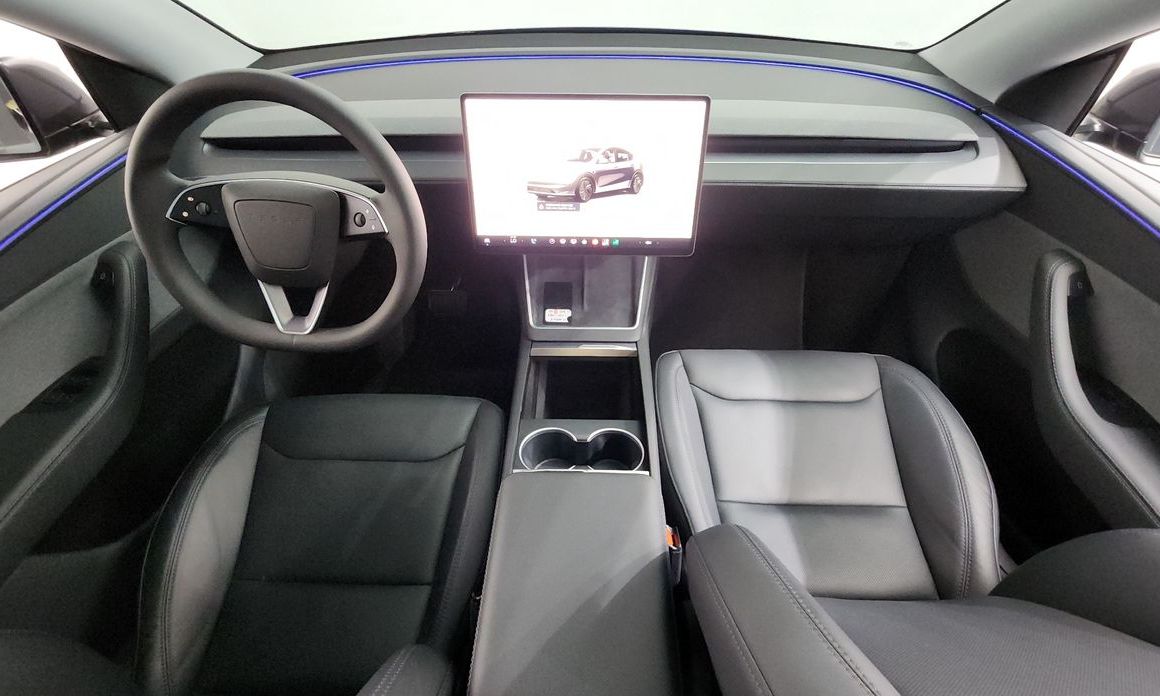 Tesla Model Y 2025