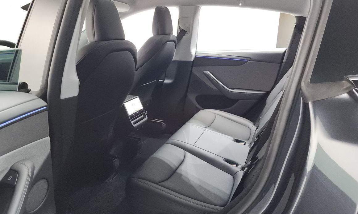 Tesla Model Y 2025