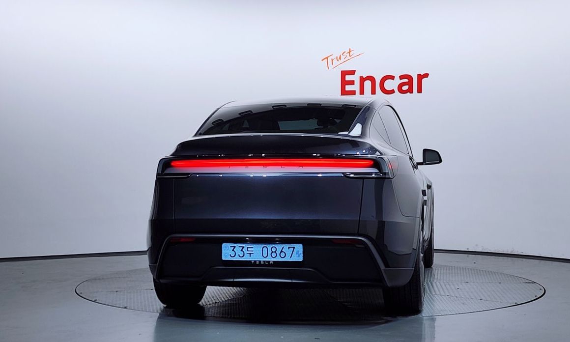 Tesla Model Y 2025