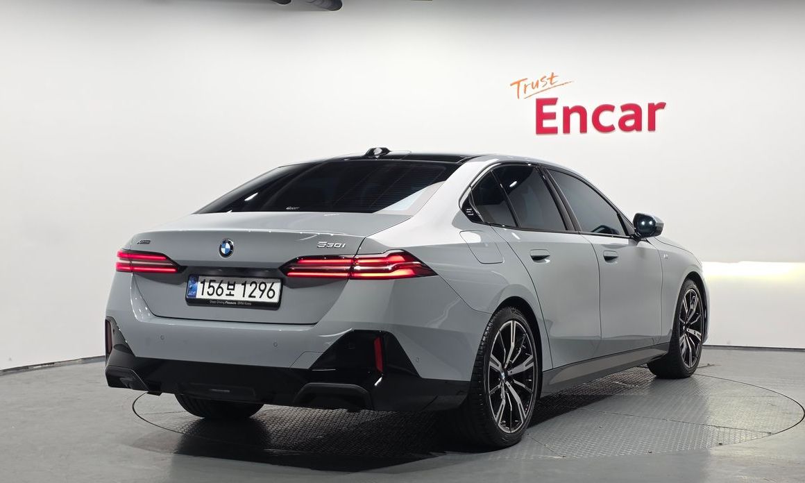 BMW 5-Series 2025