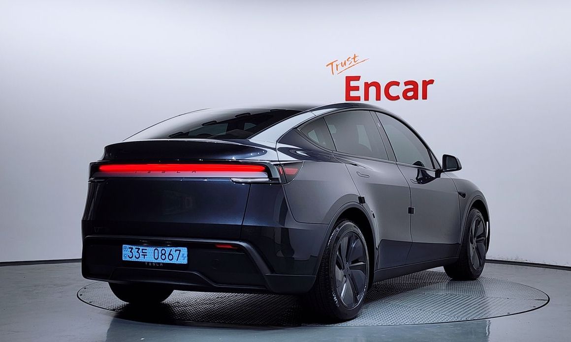 Tesla Model Y 2025