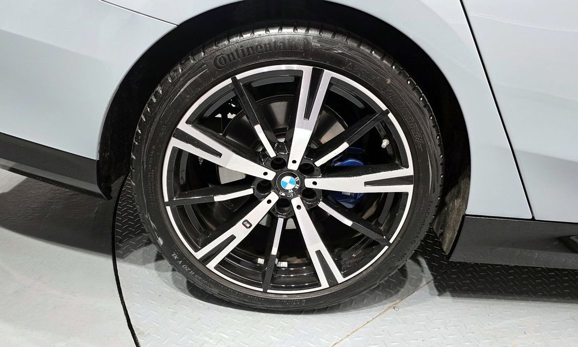 BMW 5-Series 2025