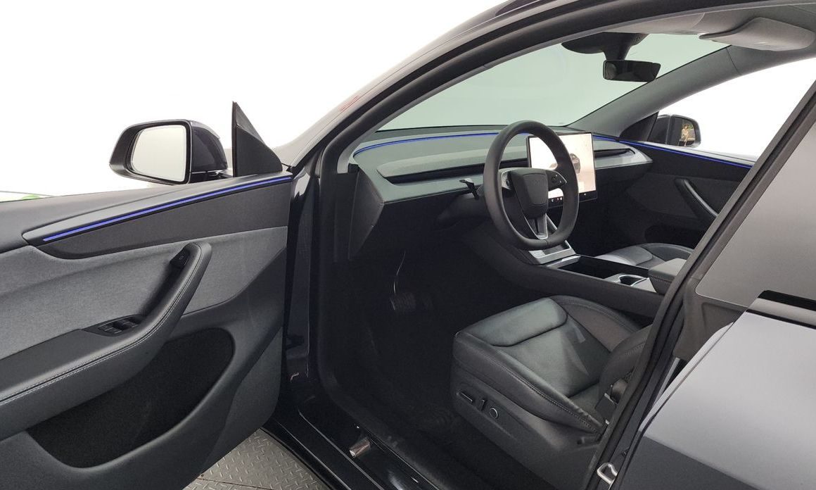 Tesla Model Y 2025