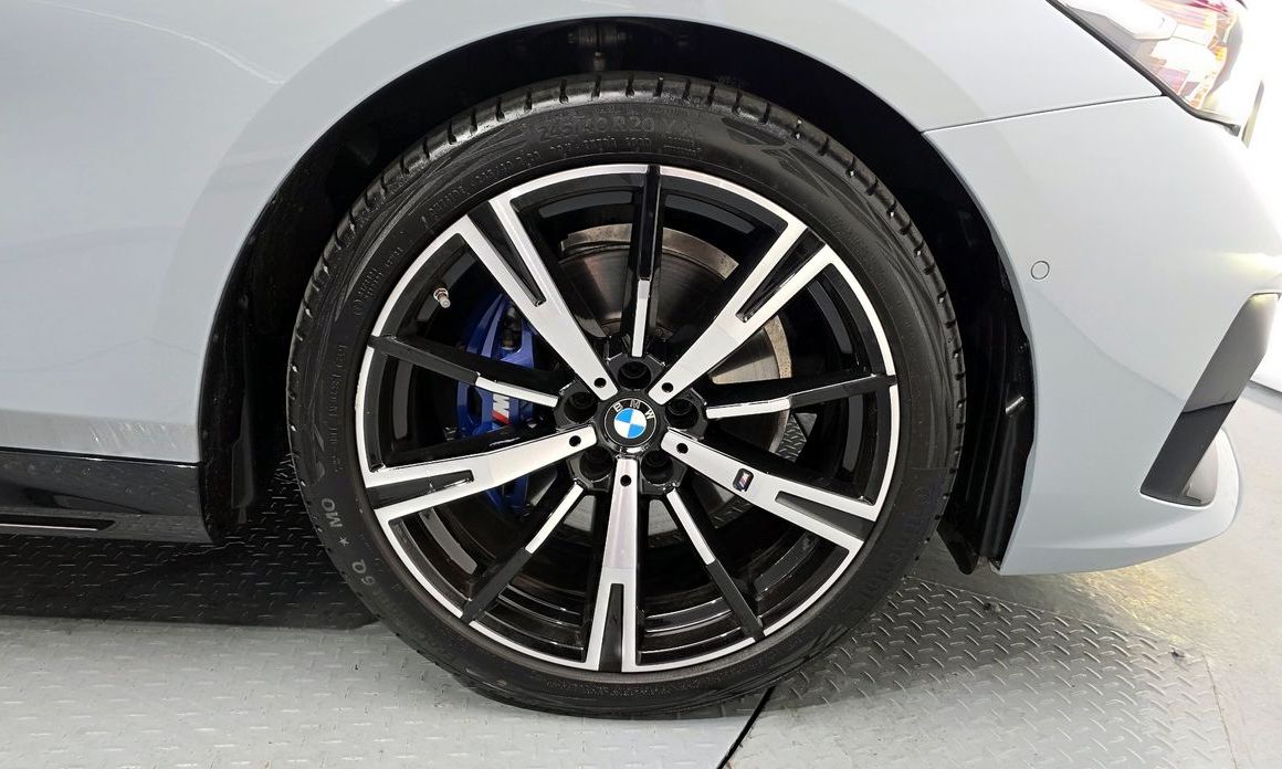 BMW 5-Series 2025