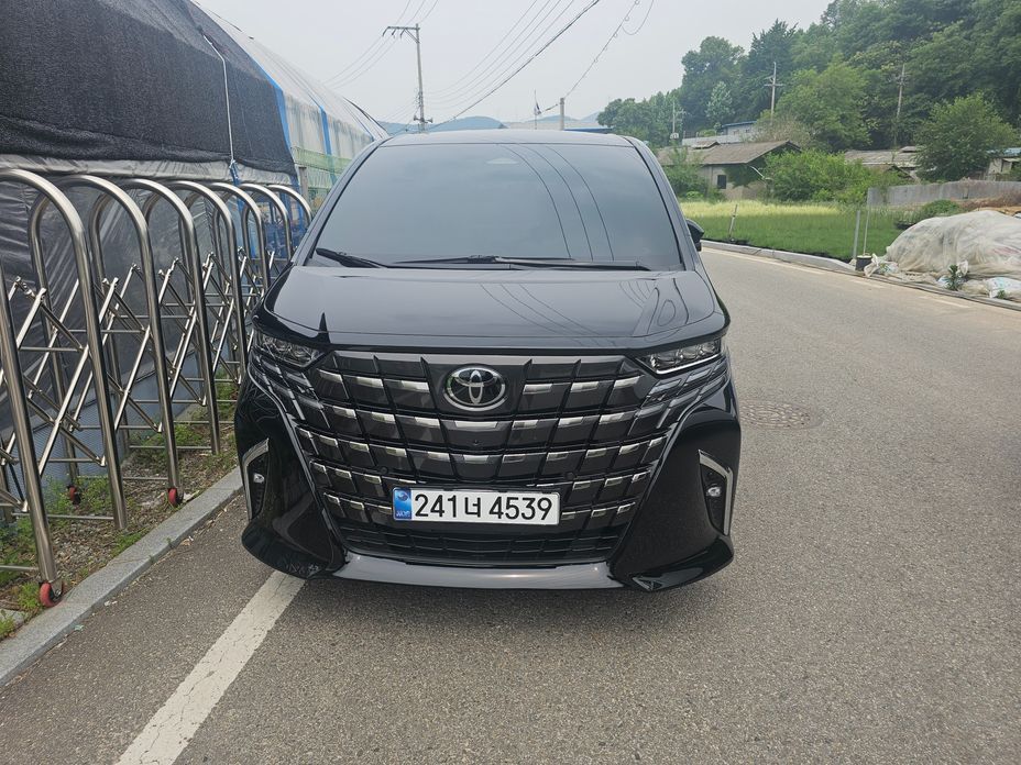Toyota Alphard 2024