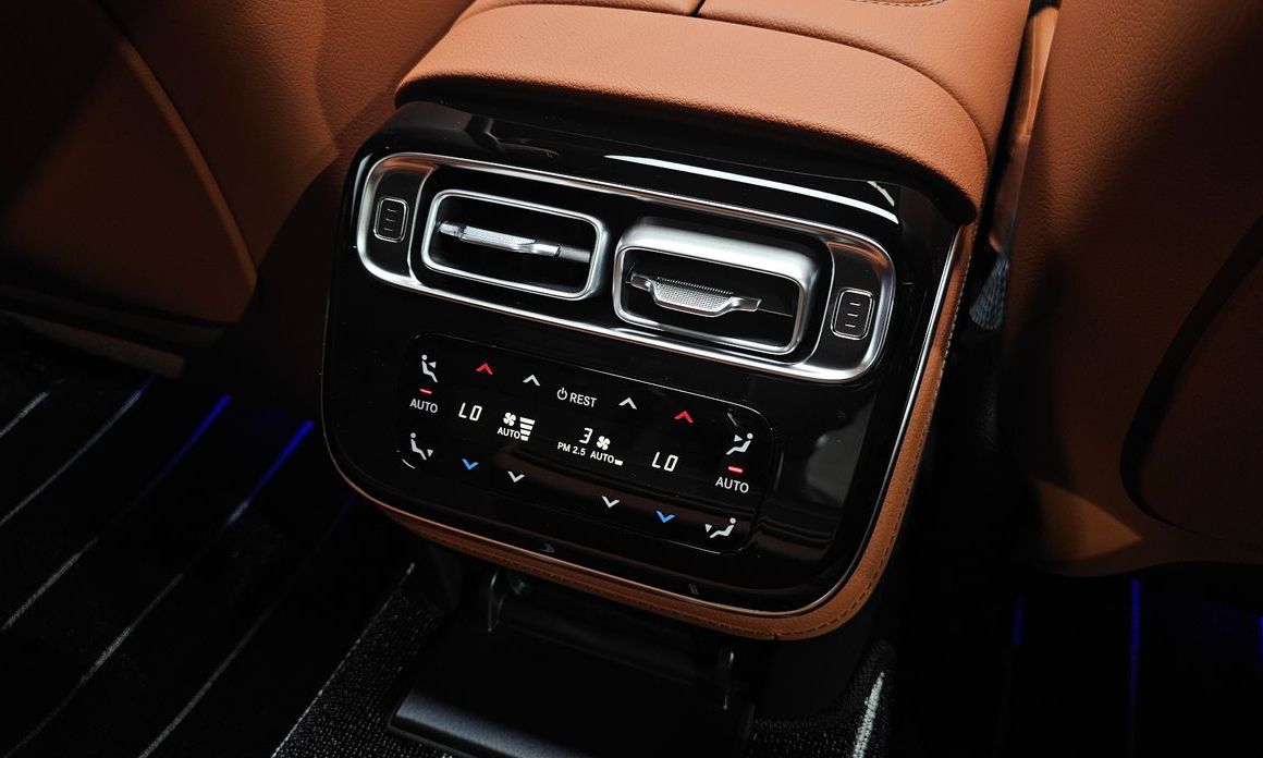 Mercedes-Benz S-Class 2025