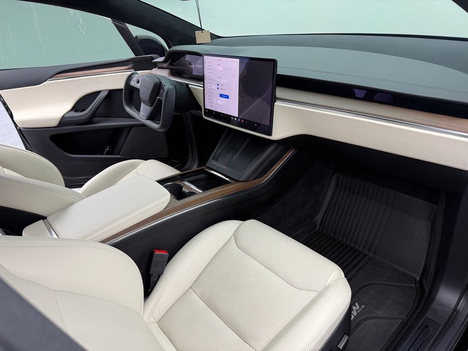 Tesla Model X 2023